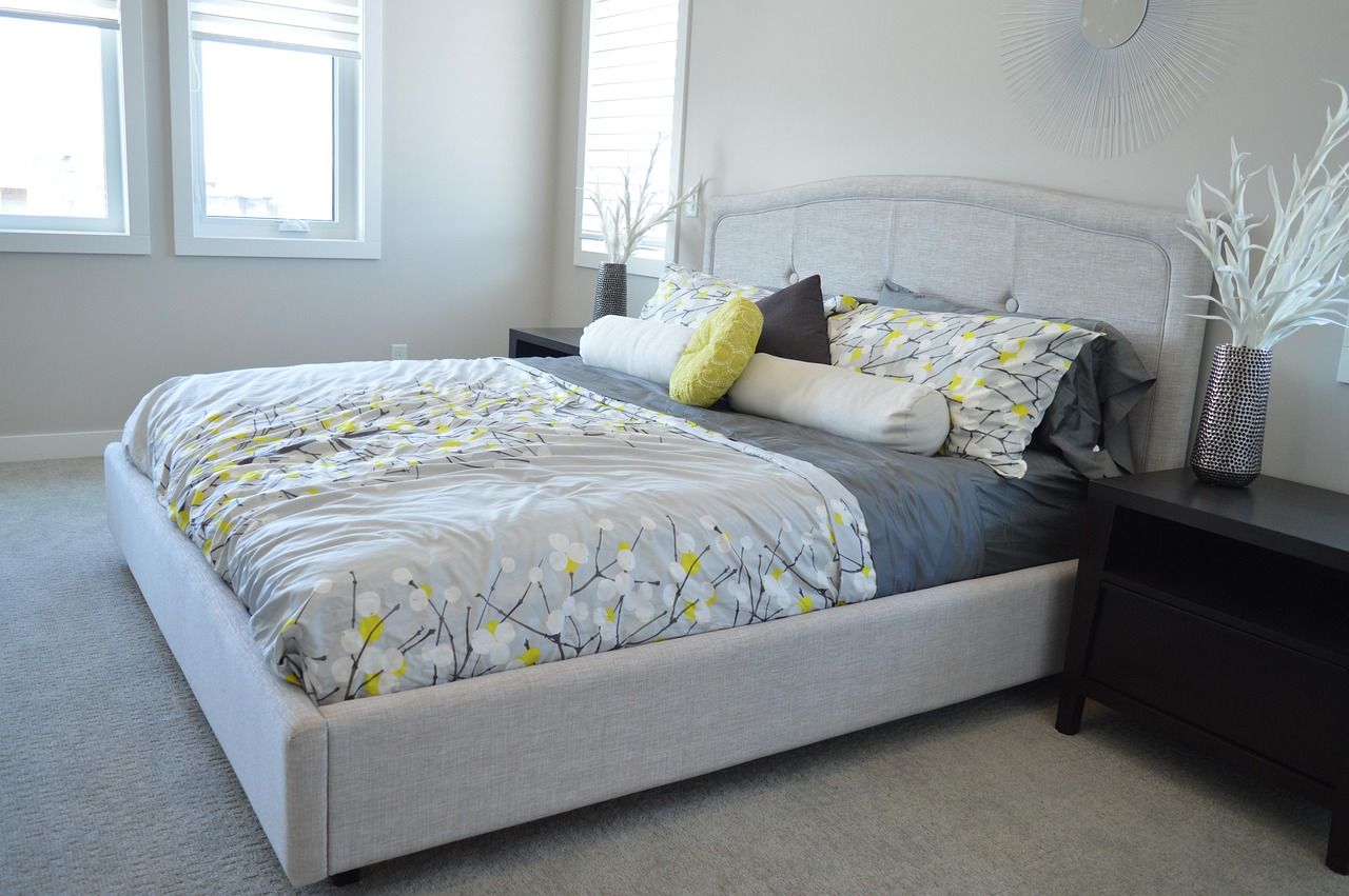 Comment créer une tête de lit originale avec des matériaux de récupération ? découvrez notre collection de têtes de lit élégantes et stylées pour transformer la chambre à coucher en un espace confortable et raffiné.