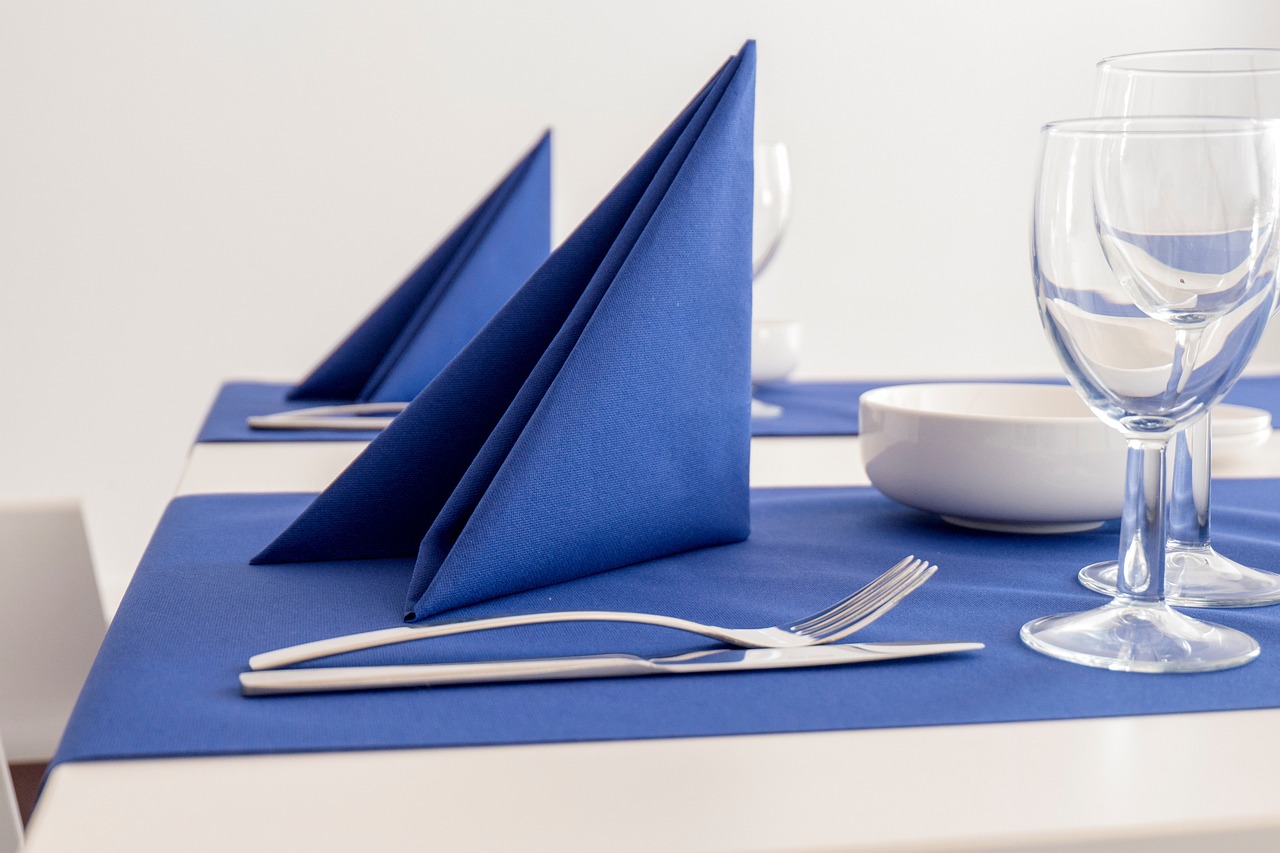 Comment poser du papier peint intissé sans faire de bulles ni de plis ?